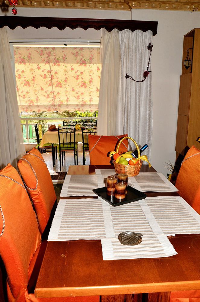 Noble Inn Loutráki Esterno foto