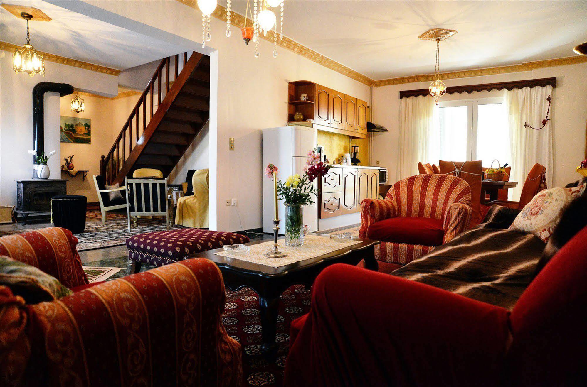 Noble Inn Loutráki Esterno foto