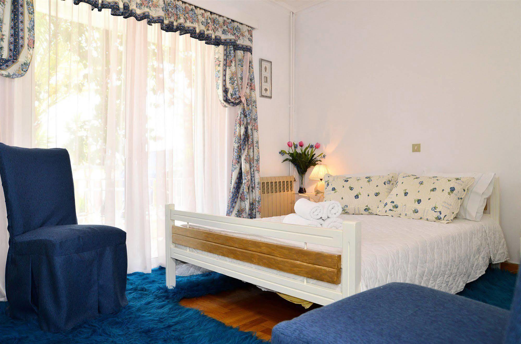 Noble Inn Loutráki Esterno foto